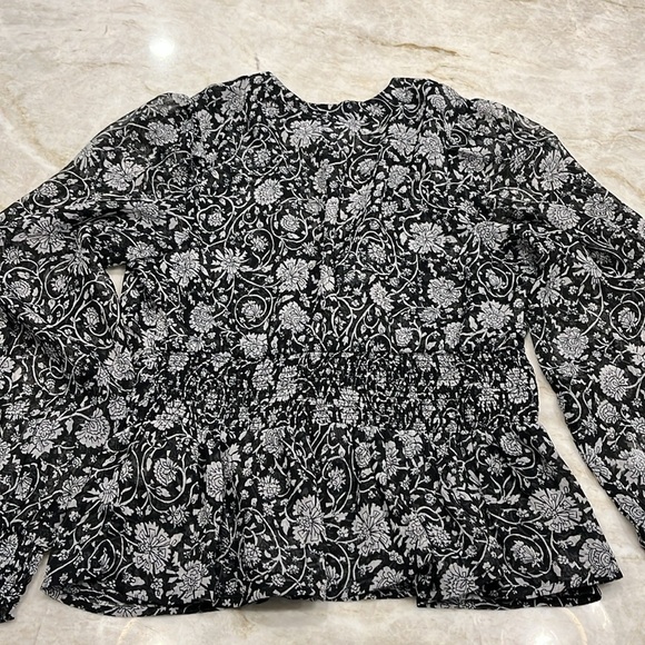 NEW Old Navy | Long-Sleeved‎ V-Neck Smocked Floral Print Blouse | Black | Medium - Picture 10 of 14